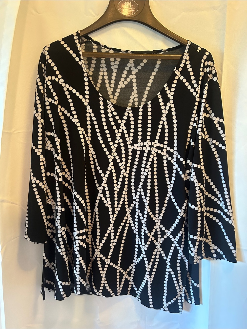 Black & White Dot-Stripe Women's round Neck Top